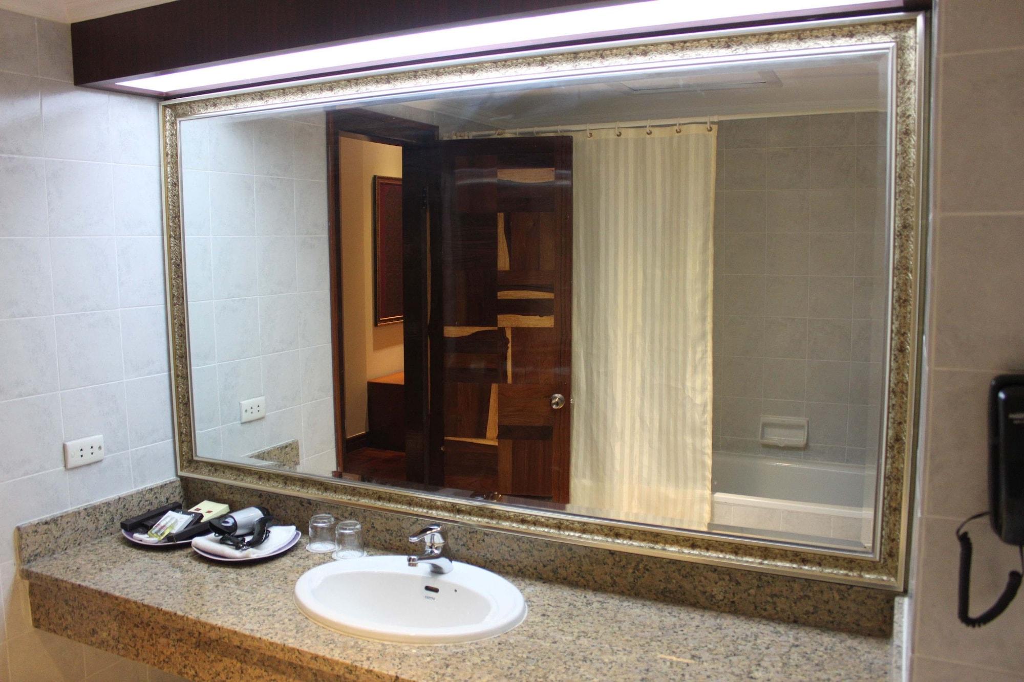 Diamond Hotel Phnom Penh Ngoại thất bức ảnh
